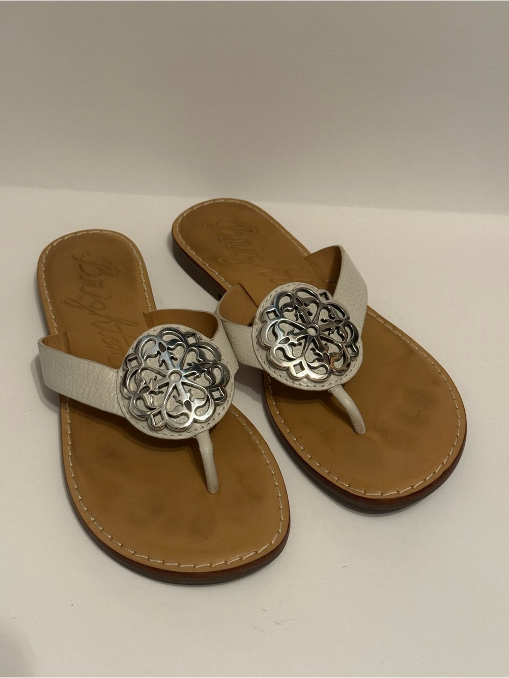 Brighton Alice Sandals White Leather Silver Medallion 6 M
